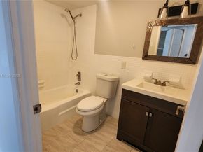 981 Hillcrest Ct 114, Hollywood FL 33021