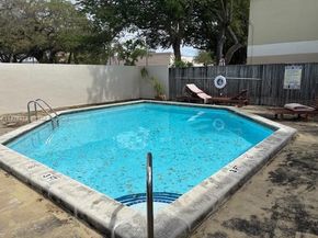 3190 Bird Ave 15, Coconut Grove FL 33133