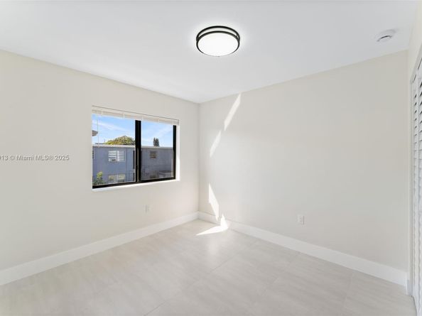 1171 NW 66th St, Miami FL 33150