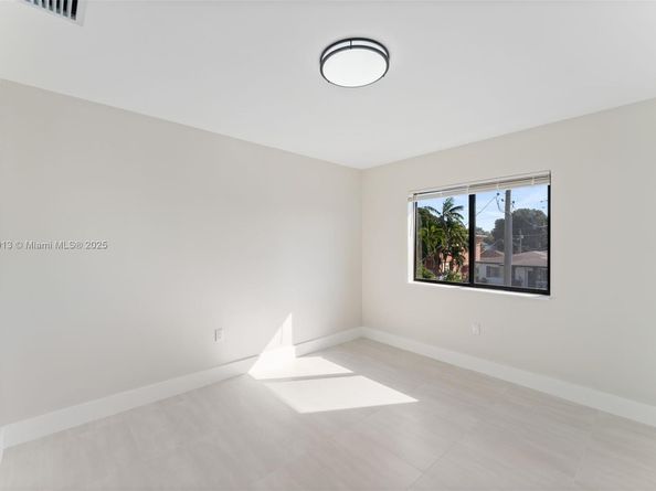 1171 NW 66th St, Miami FL 33150