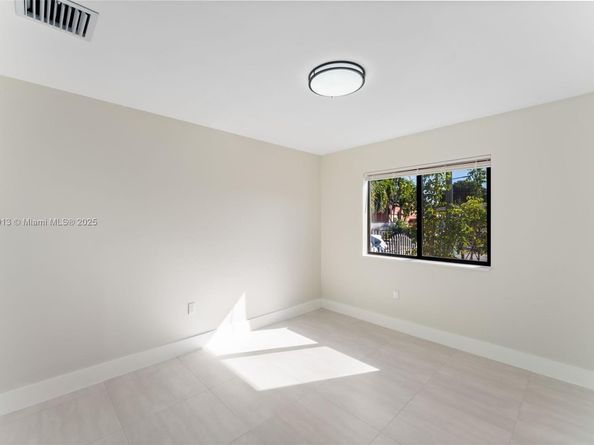 1171 NW 66th St, Miami FL 33150