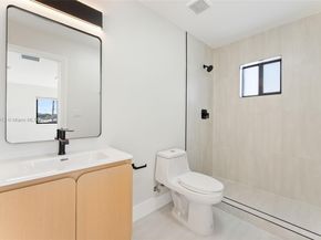 1171 NW 66th St, Miami FL 33150