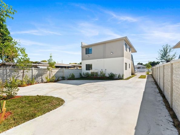 1171 NW 66th St, Miami FL 33150