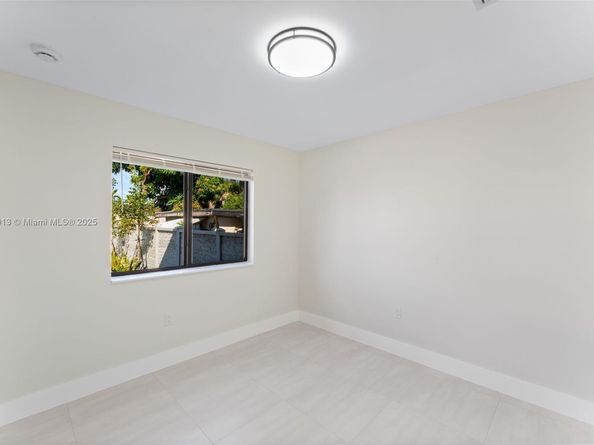 1171 NW 66th St, Miami FL 33150