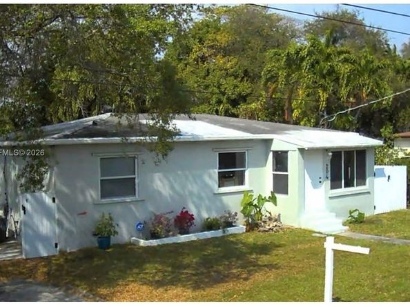 204 SW 7th Ave, Hallandale Beach FL 33009