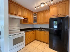 204 SW 7th Ave, Hallandale Beach FL 33009