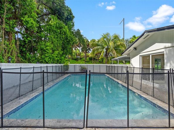 50 SW 26th Rd, Miami FL 33129