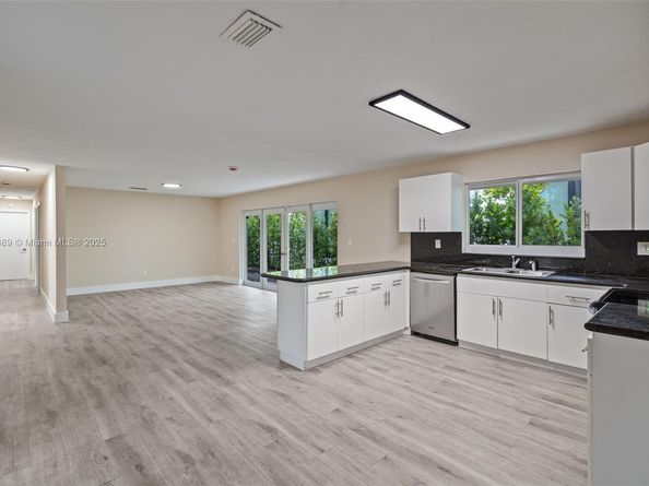 50 SW 26th Rd, Miami FL 33129