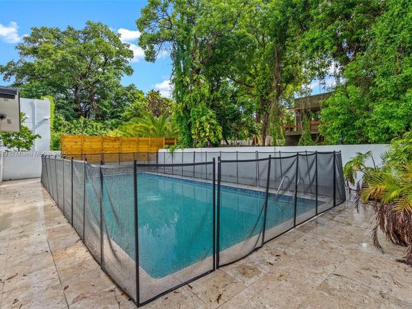 50 SW 26th Rd, Miami FL 33129