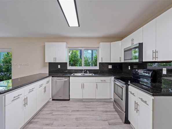 50 SW 26th Rd, Miami FL 33129