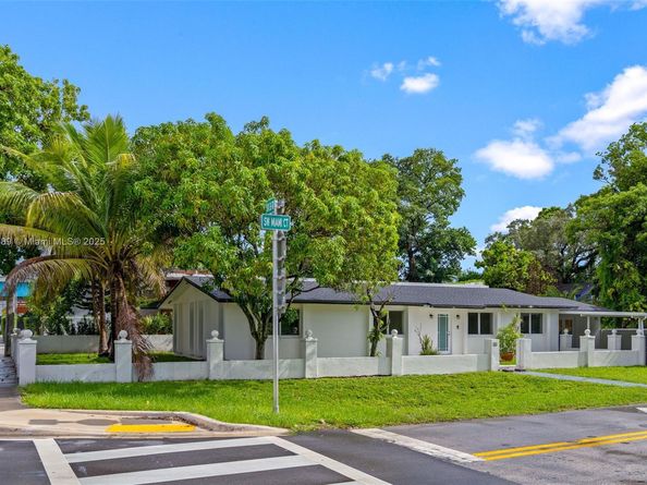 50 SW 26th Rd, Miami FL 33129
