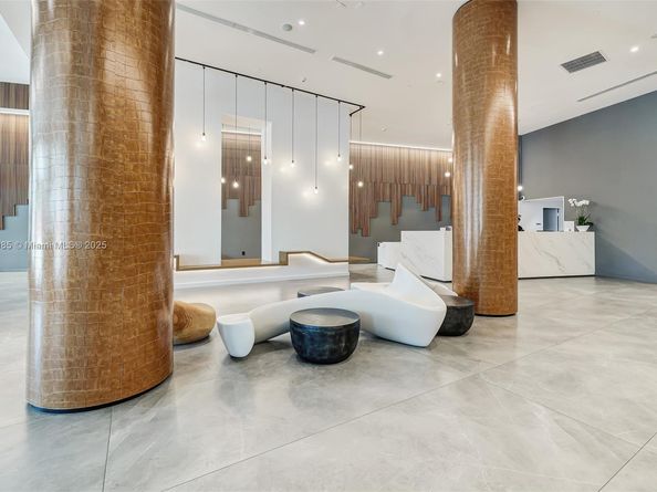 350 S Miami Ave 2104, Miami FL 33130