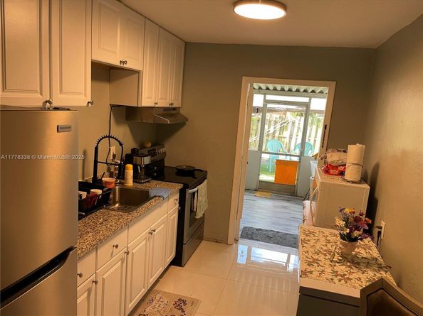 3031 NE 12th Ave, Pompano Beach FL 33064