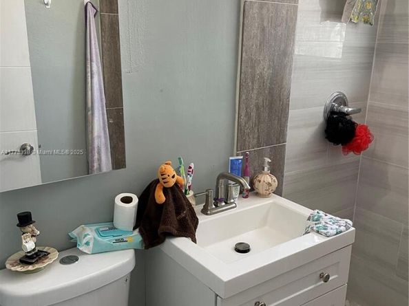3031 NE 12th Ave, Pompano Beach FL 33064