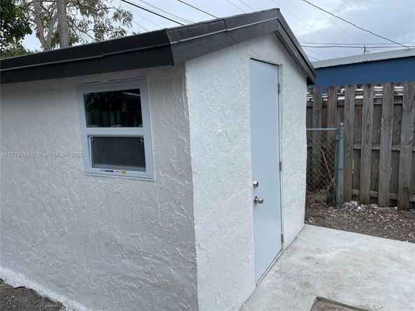 3031 NE 12th Ave, Pompano Beach FL 33064