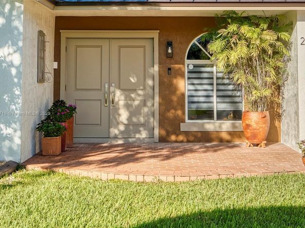 22000 SW 127th Ave, Miami FL 33170