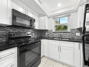 2910 N Surf Rd, Hollywood FL 33019