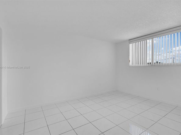 8045 NW 7th St 2301, Miami FL 33126