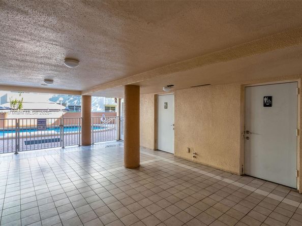 8045 NW 7th St 2301, Miami FL 33126