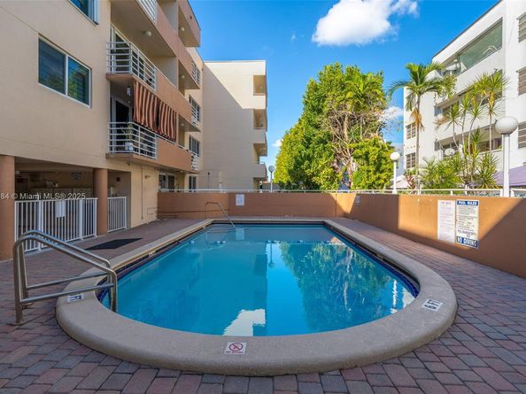 8045 NW 7th St 2301, Miami FL 33126