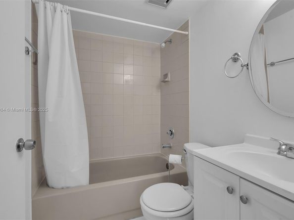 8045 NW 7th St 2301, Miami FL 33126