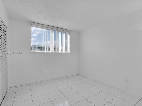 8045 NW 7th St 2301, Miami FL 33126