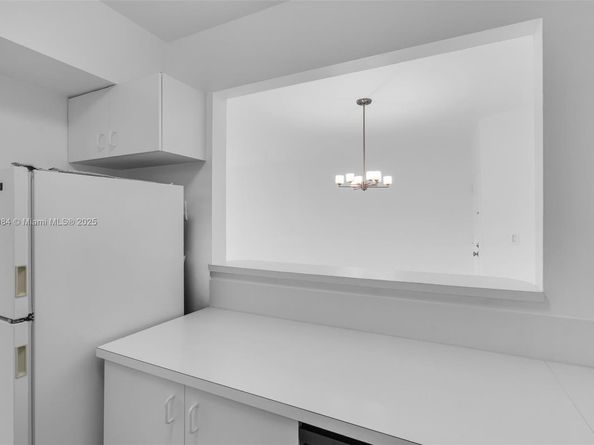 8045 NW 7th St 2301, Miami FL 33126