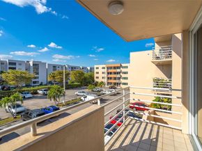 8045 NW 7th St 2301, Miami FL 33126