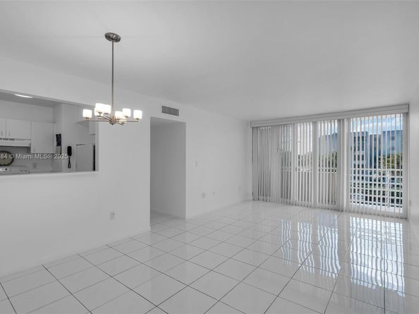 8045 NW 7th St 2301, Miami FL 33126