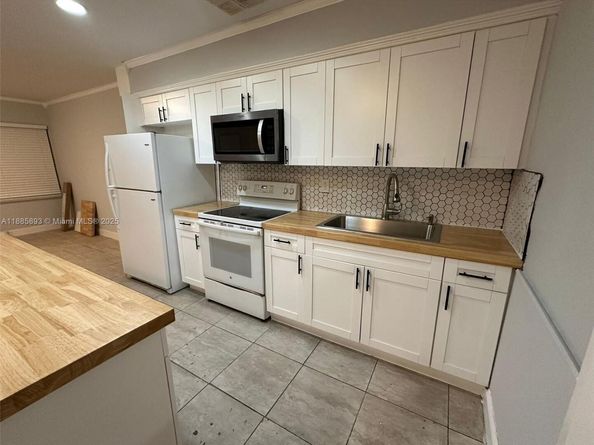 165 NW 192nd St, Miami Gardens FL 33169