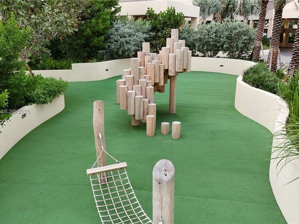 300 S Pointe Dr 906, Miami Beach FL 33139