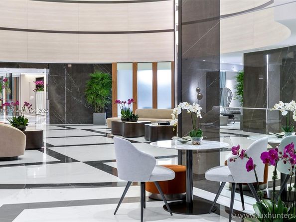 300 S Pointe Dr 906, Miami Beach FL 33139