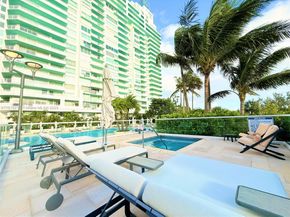 300 S Pointe Dr 906, Miami Beach FL 33139