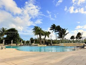 300 S Pointe Dr 906, Miami Beach FL 33139