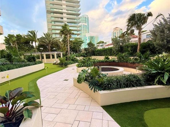 300 S Pointe Dr 906, Miami Beach FL 33139