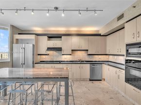 300 S Pointe Dr 906, Miami Beach FL 33139