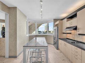 300 S Pointe Dr 906, Miami Beach FL 33139