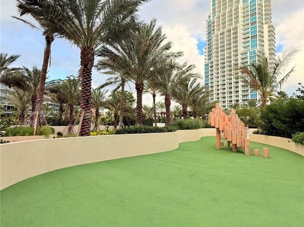 300 S Pointe Dr 906, Miami Beach FL 33139