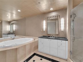 300 S Pointe Dr 906, Miami Beach FL 33139