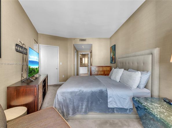 300 S Pointe Dr 906, Miami Beach FL 33139