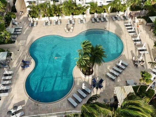 300 S Pointe Dr 906, Miami Beach FL 33139