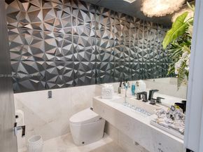 934 S Southlake Dr, Hollywood FL 33019