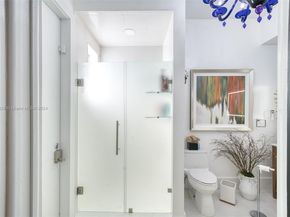 934 S Southlake Dr, Hollywood FL 33019