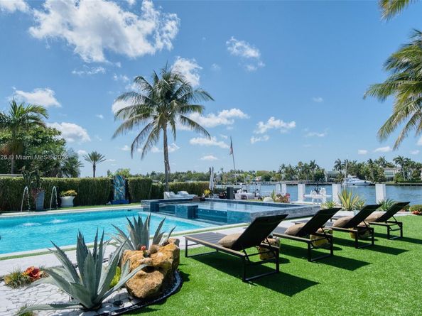 934 S Southlake Dr, Hollywood FL 33019