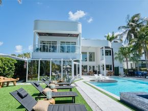 934 S Southlake Dr, Hollywood FL 33019