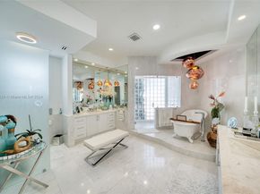 934 S Southlake Dr, Hollywood FL 33019