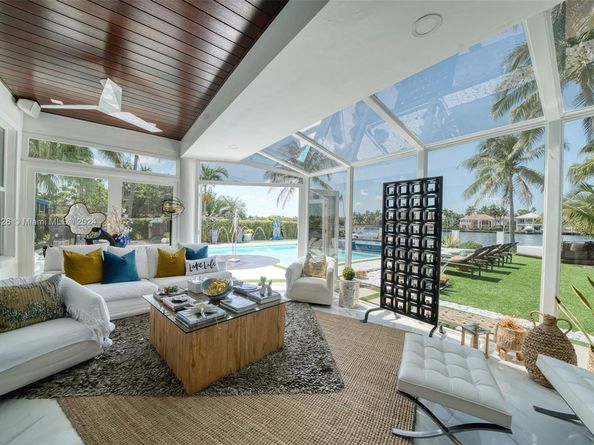 934 S Southlake Dr, Hollywood FL 33019