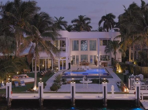 934 S Southlake Dr, Hollywood FL 33019