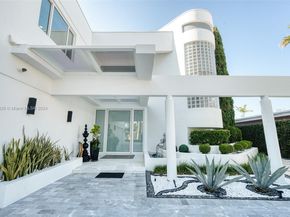 934 S Southlake Dr, Hollywood FL 33019