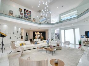 934 S Southlake Dr, Hollywood FL 33019